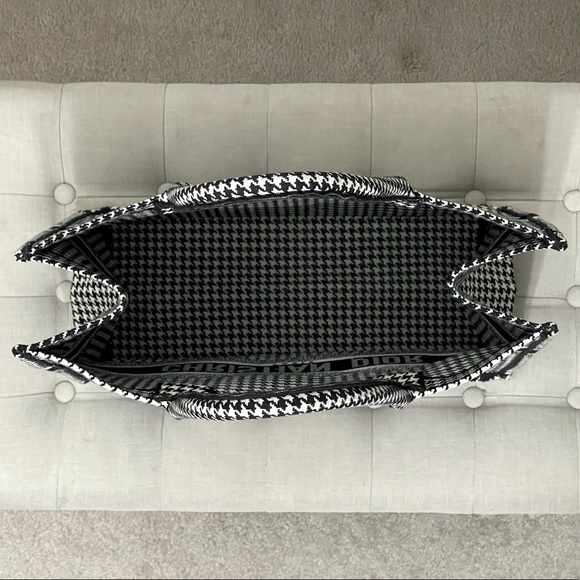Christian Dior Book Tote in Canvas Embroidered Black and White Houndstooth - Picture 8 of 11